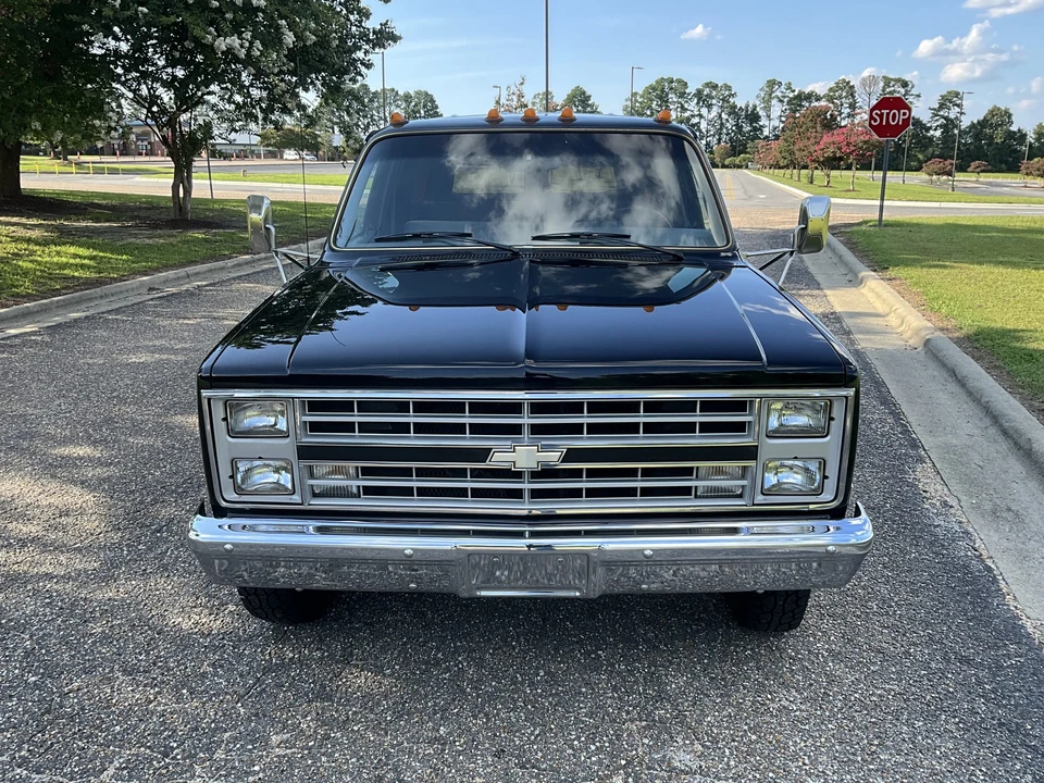 1986 Chevrolet Suburban 7th Gen - Image 22 of 31