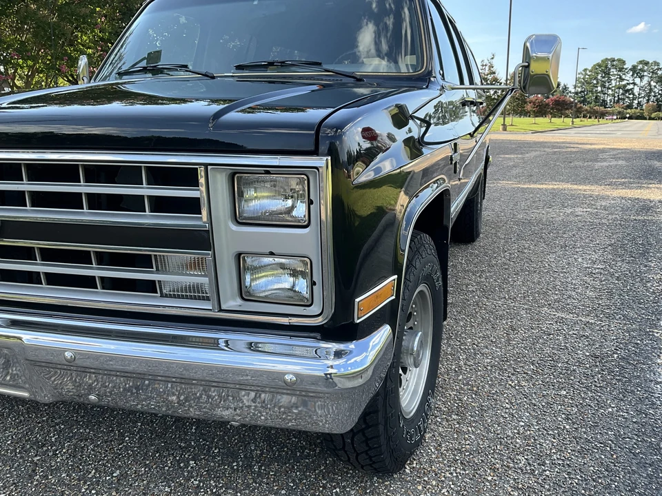1986 Chevrolet Suburban 7th Gen - Image 26 of 31