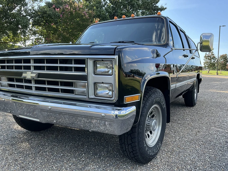 1986 Chevrolet Suburban 7th Gen - Image 25 of 31