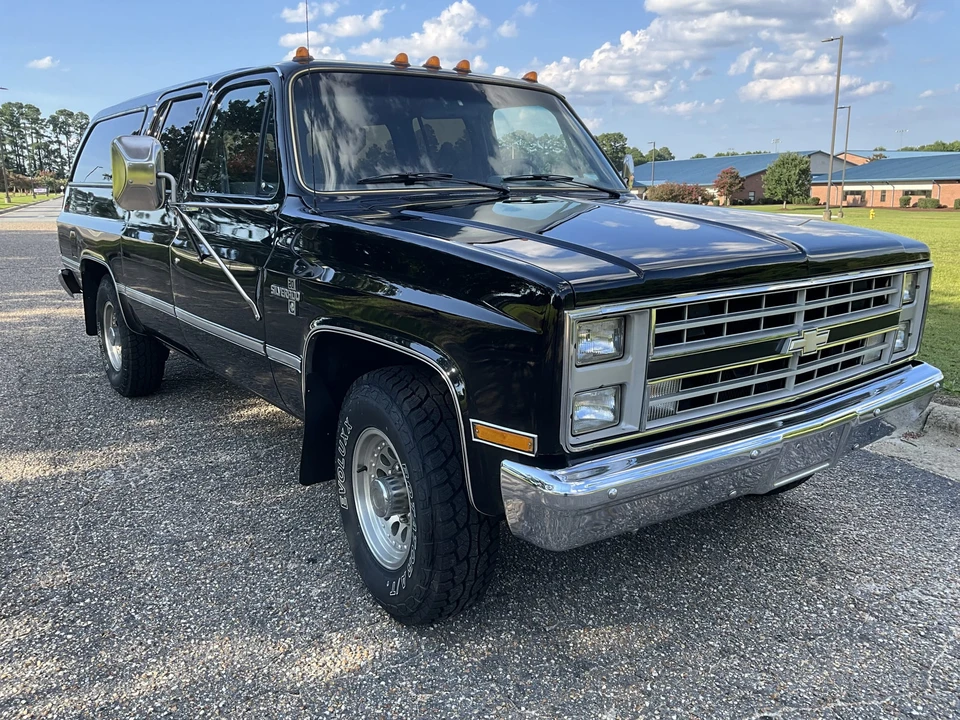 1986 Chevrolet Suburban 7th Gen - Image 18 of 31