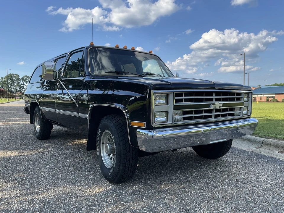 1986 Chevrolet Suburban 7th Gen - Image 19 of 31