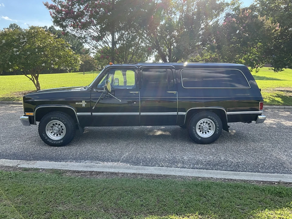 1986 Chevrolet Suburban 7th Gen - Image 5 of 31