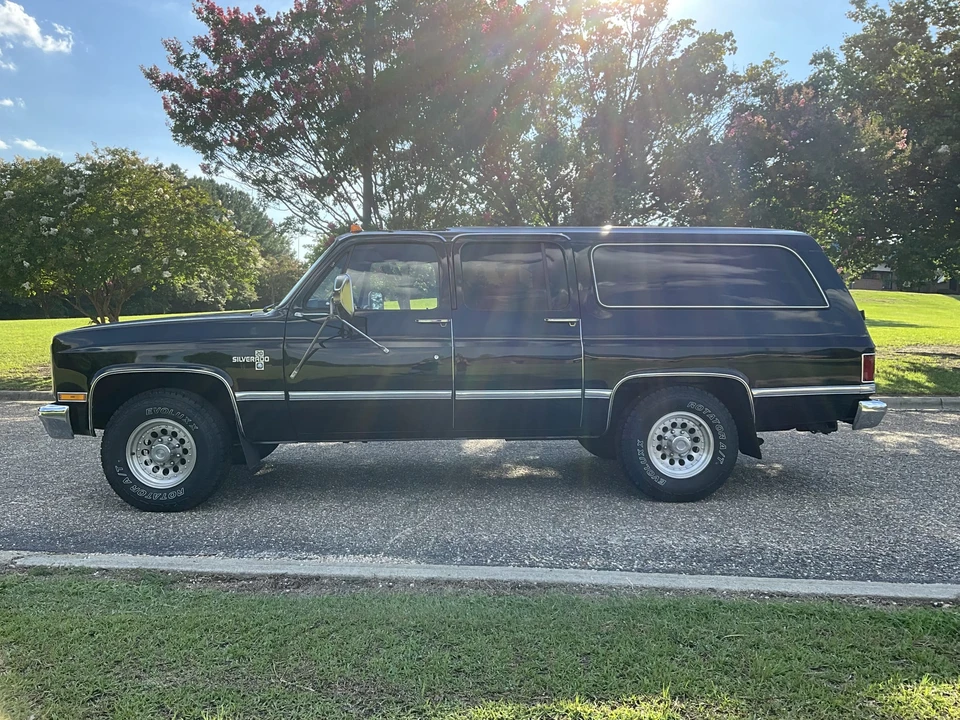 1986 Chevrolet Suburban 7th Gen - Image 6 of 31