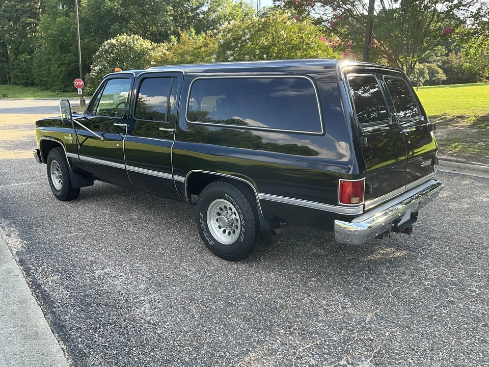 1986 Chevrolet Suburban 7th Gen - Image 8 of 31