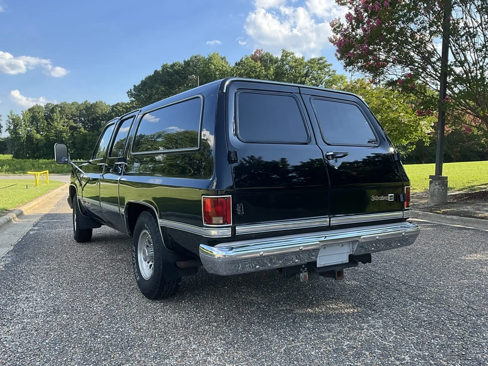 1986 Chevrolet Suburban 7th Gen - Image 10 of 31