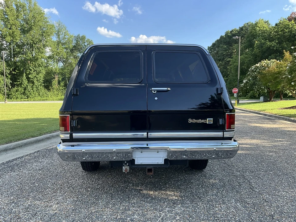 1986 Chevrolet Suburban 7th Gen - Image 11 of 31