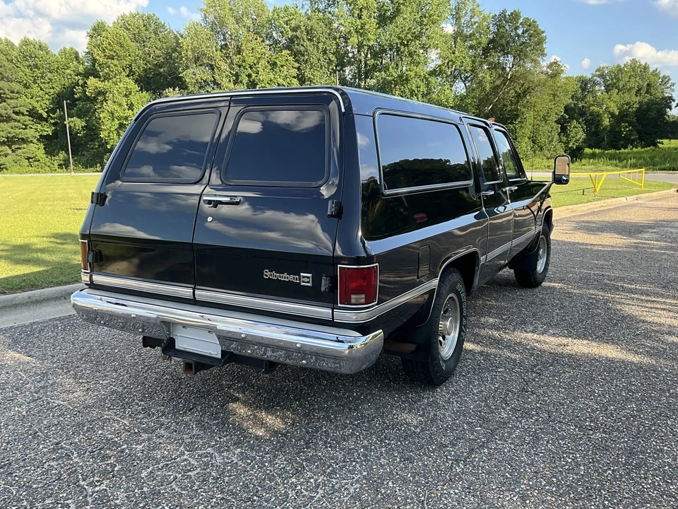 1986 Chevrolet Suburban 7th Gen - Image 15 of 31