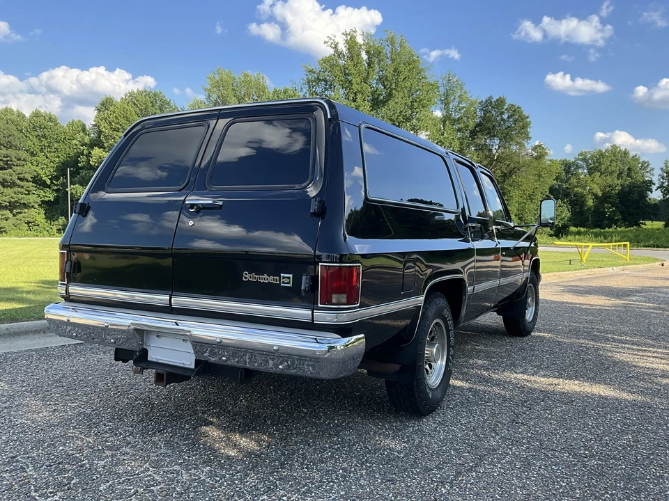 1986 Chevrolet Suburban 7th Gen - Image 14 of 31