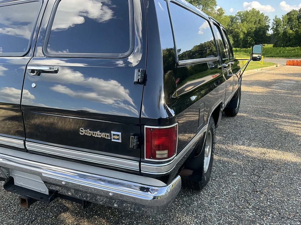 1986 Chevrolet Suburban 7th Gen - Image 30 of 31