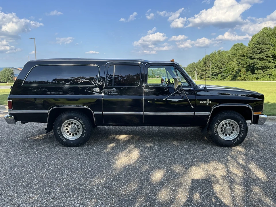 1986 Chevrolet Suburban 7th Gen - Image 16 of 31