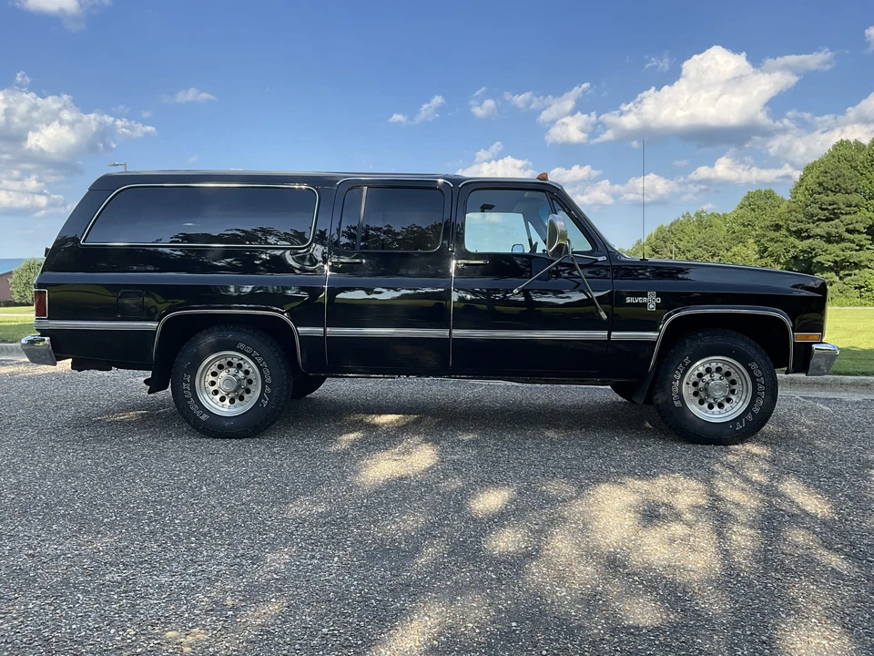 1986 Chevrolet Suburban 7th Gen - Image 17 of 31