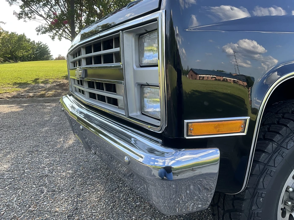 1986 Chevrolet Suburban 7th Gen - Image 27 of 31