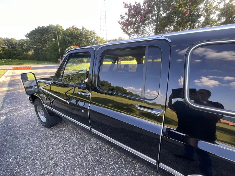 1986 Chevrolet Suburban 7th Gen - Image 28 of 31