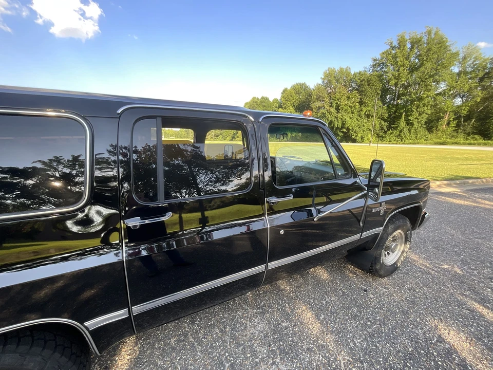 1986 Chevrolet Suburban 7th Gen - Image 31 of 31