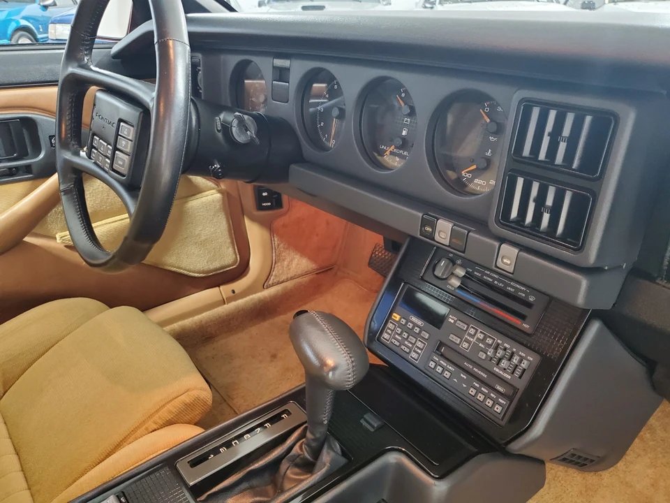 1989 Pontiac Firebird Trans Am 3rd Gen - Image 21 of 31