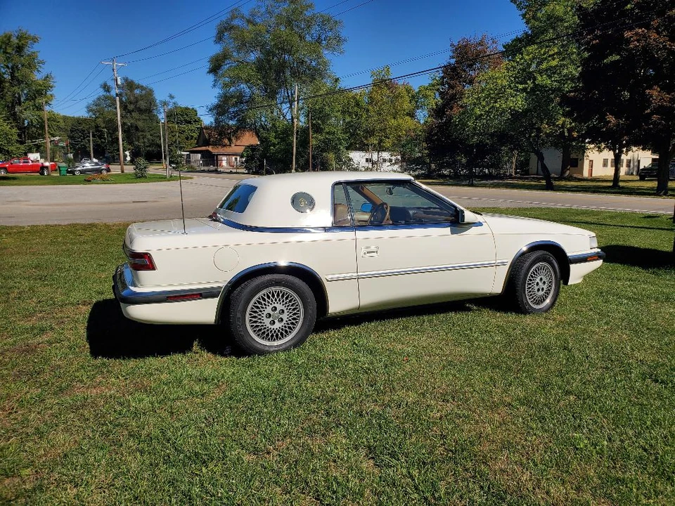 1990 Chrysler TC by Maserati - Image 13 of 31