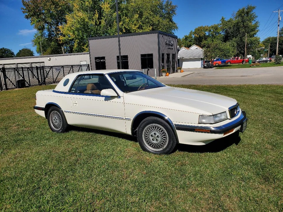 1990 Chrysler TC by Maserati - Image 12 of 31