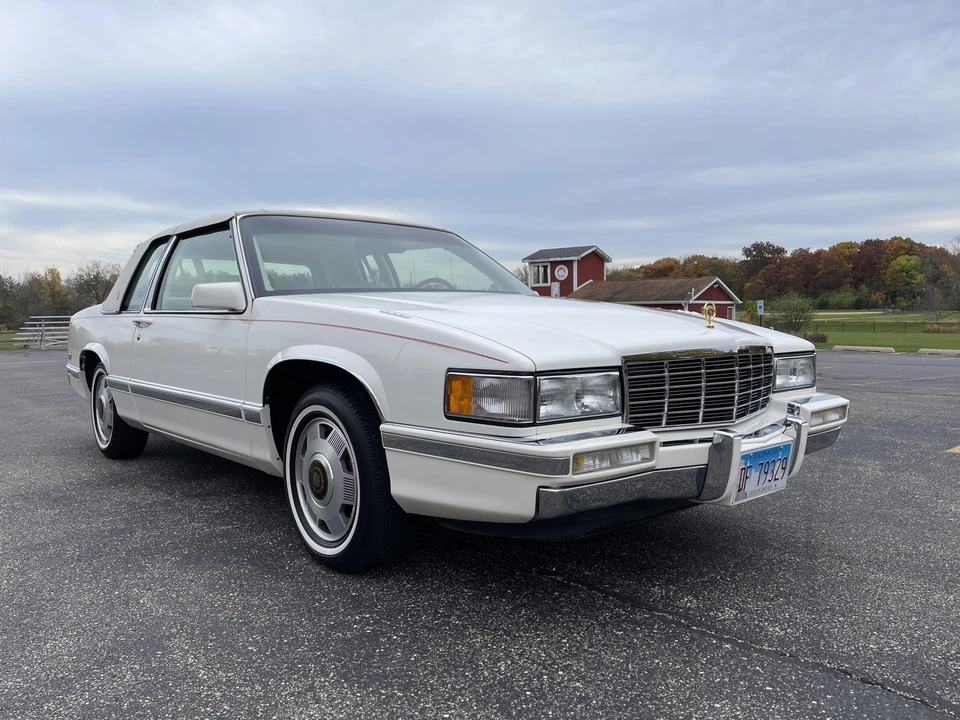 1992 Cadillac DeVille 7th Gen - Image 3 of 31
