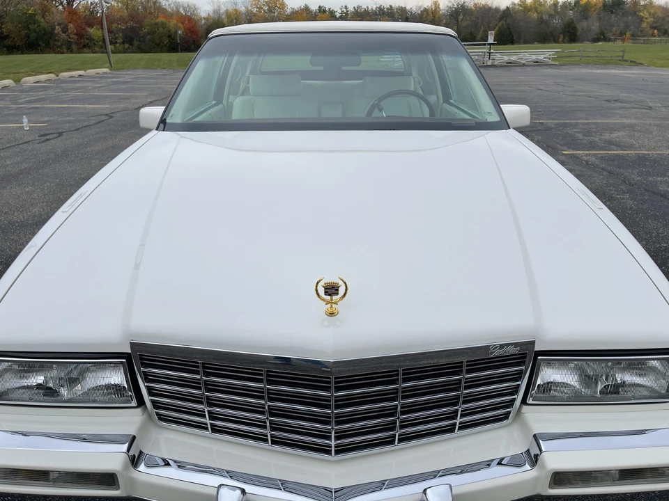 1992 Cadillac DeVille 7th Gen - Image 14 of 31