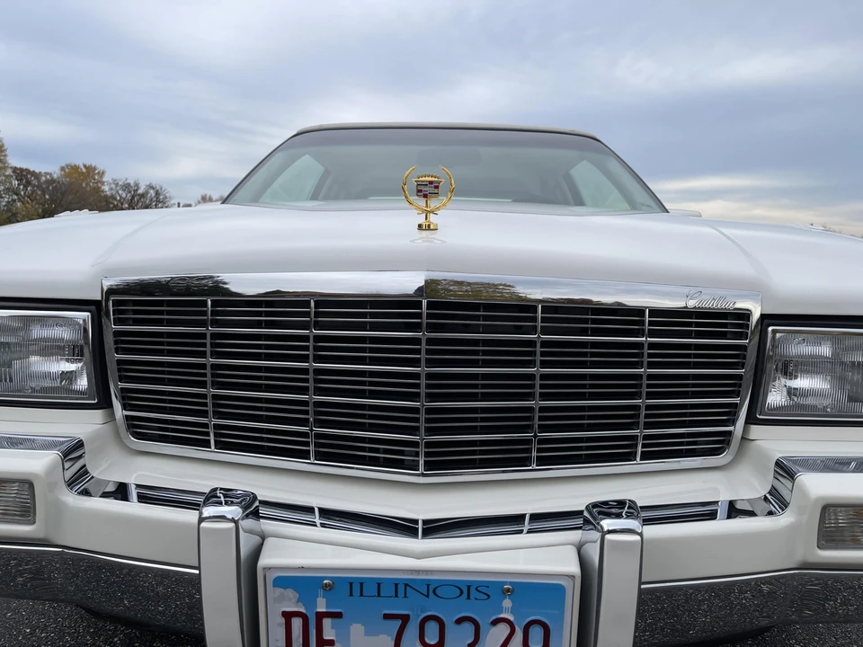 1992 Cadillac DeVille 7th Gen - Image 15 of 31