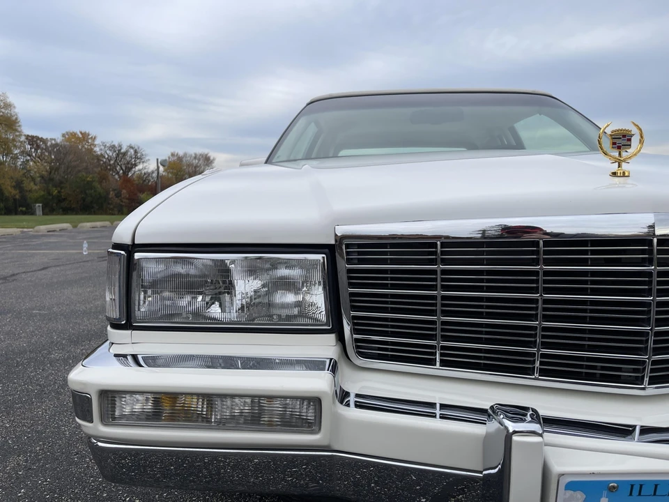 1992 Cadillac DeVille 7th Gen - Image 18 of 31