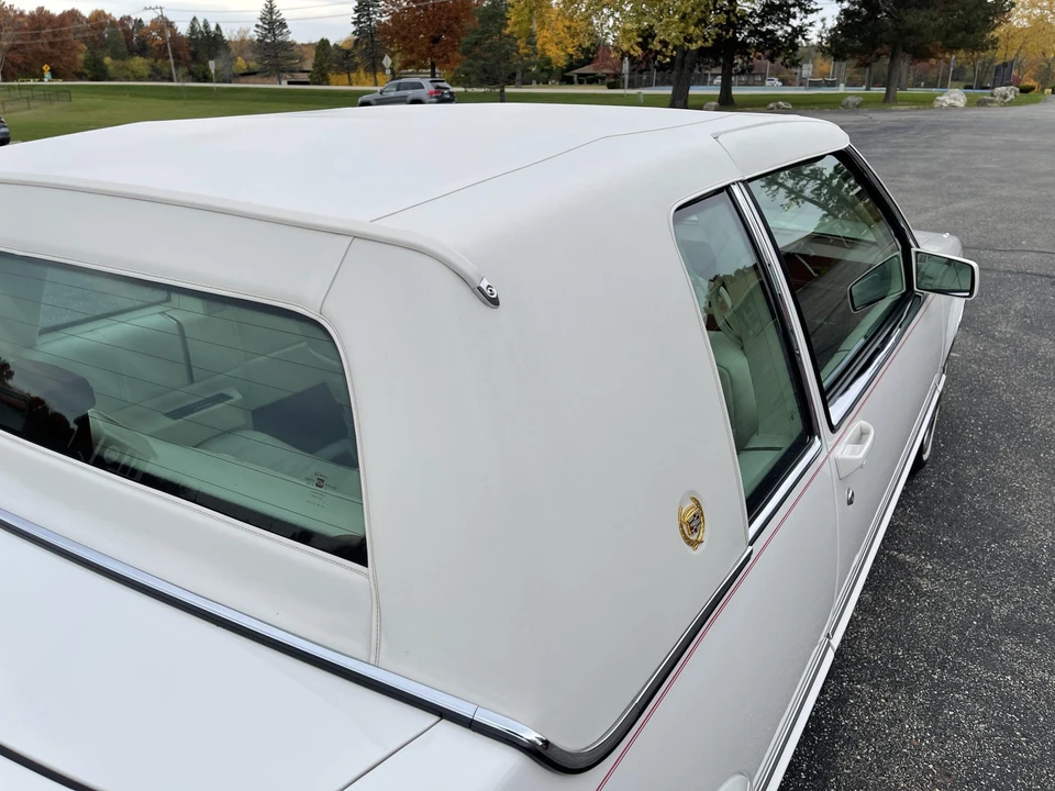 1992 Cadillac DeVille 7th Gen - Image 20 of 31