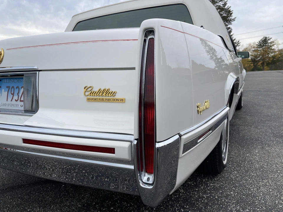 1992 Cadillac DeVille 7th Gen - Image 22 of 31