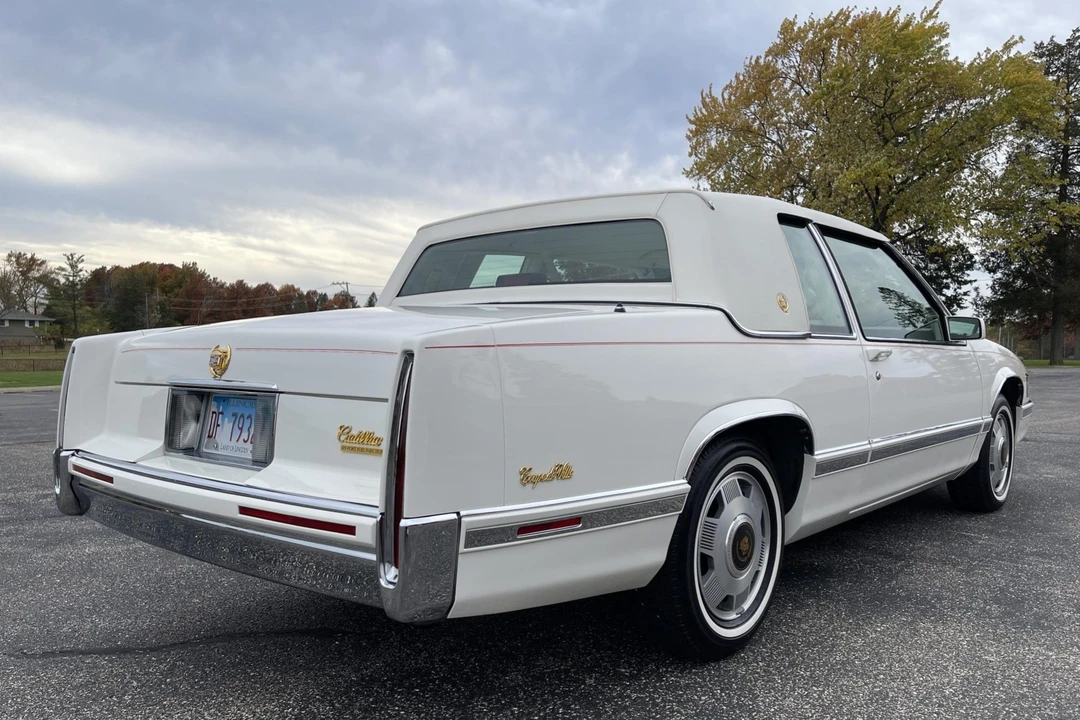 1992 Cadillac DeVille 7th Gen - Image 6 of 31