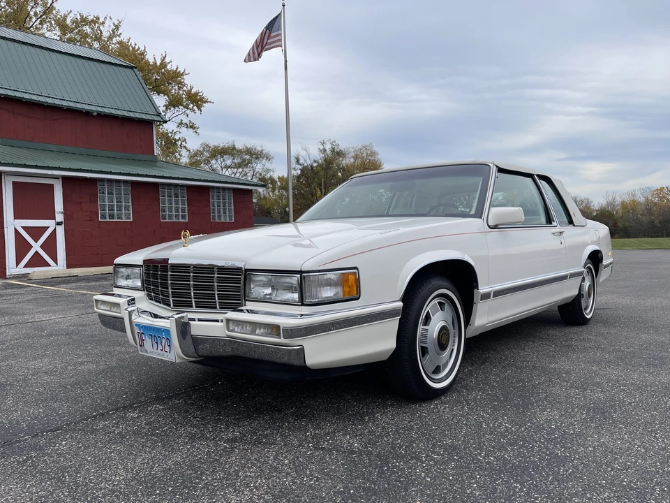 1992 Cadillac DeVille 7th Gen - Image 12 of 31