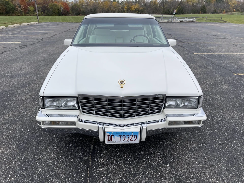 1992 Cadillac DeVille 7th Gen - Image 13 of 31