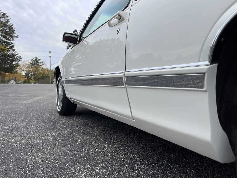 1992 Cadillac DeVille 7th Gen - Image 27 of 31