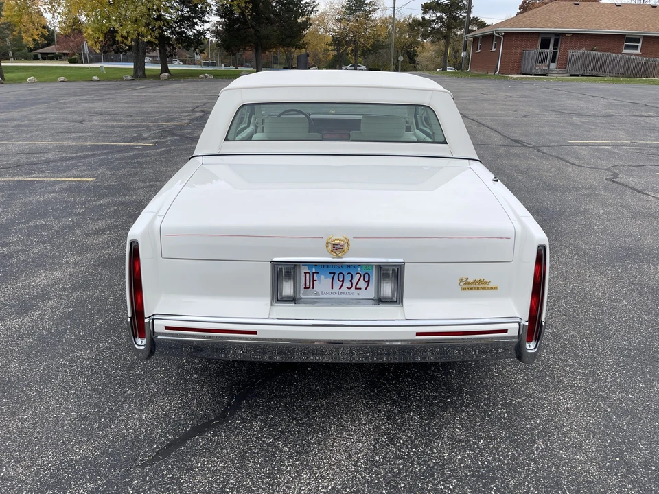 1992 Cadillac DeVille 7th Gen - Image 7 of 31
