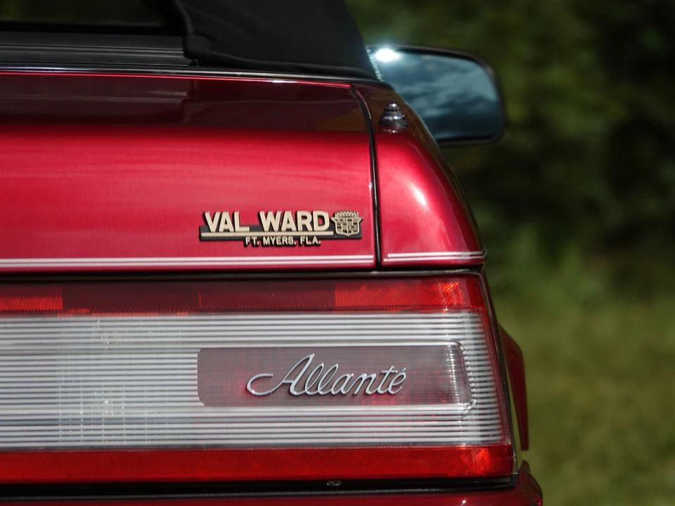 1993 Cadillac Allante - Image 10 of 31