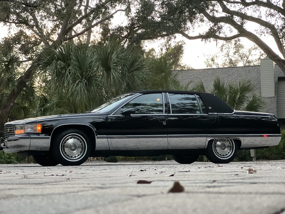 1993 Cadillac Fleetwood - Image 8 of 31