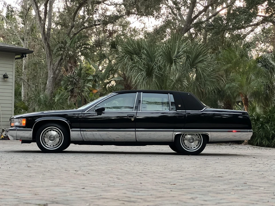 1993 Cadillac Fleetwood - Image 8 of 31