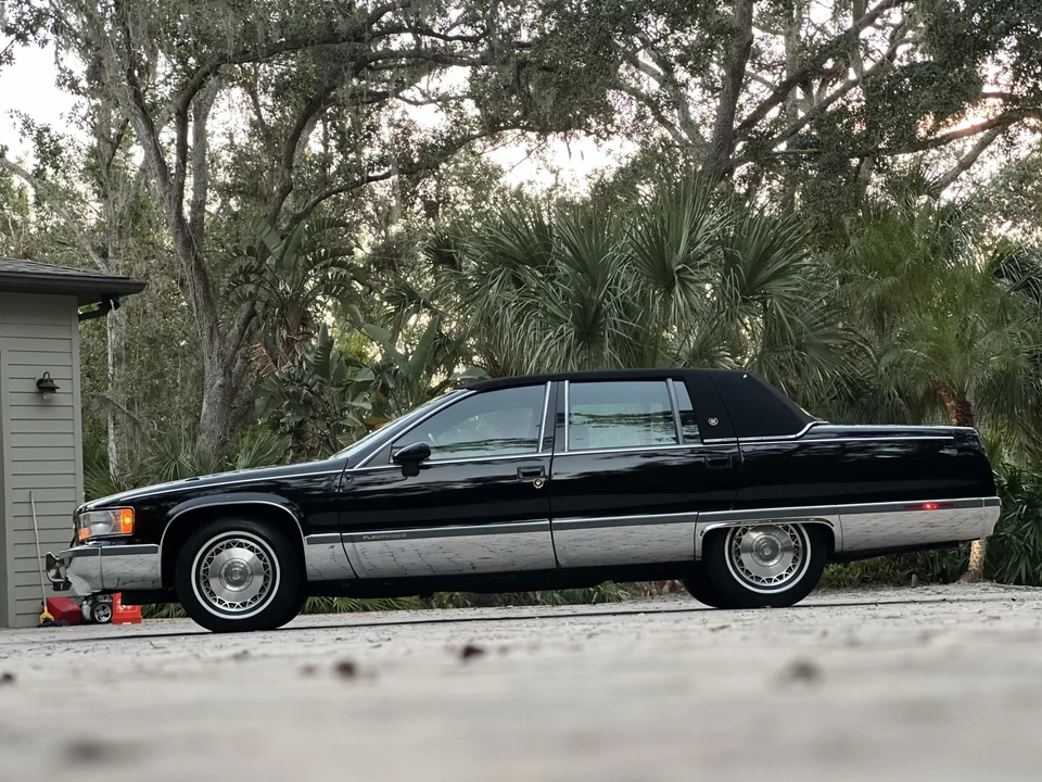 1993 Cadillac Fleetwood - Image 11 of 31