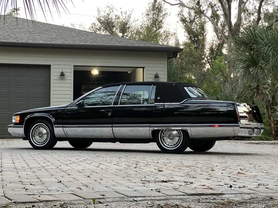 1993 Cadillac Fleetwood - Image 13 of 31