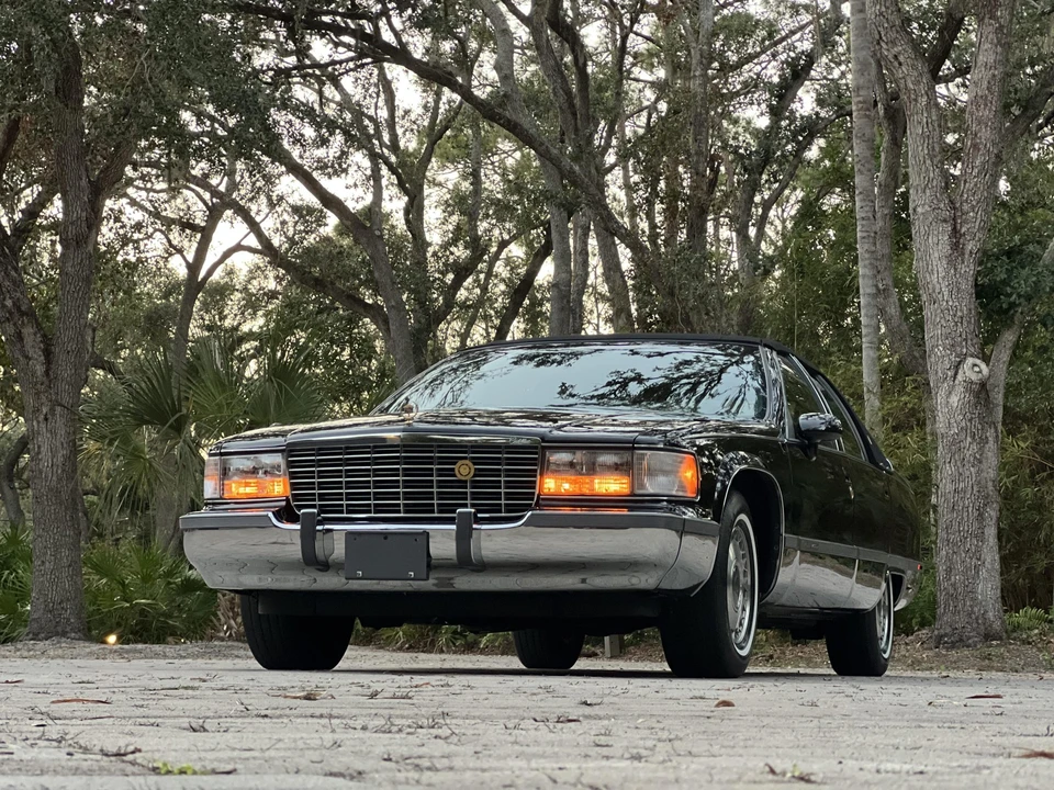 1993 Cadillac Fleetwood - Image 2 of 31