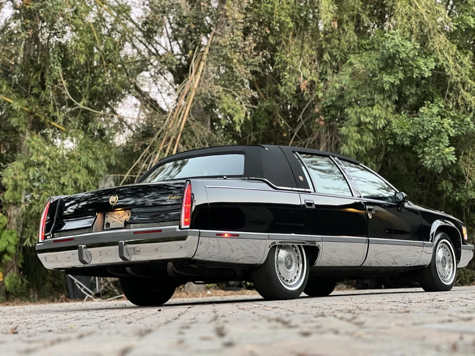 1993 Cadillac Fleetwood - Image 18 of 31