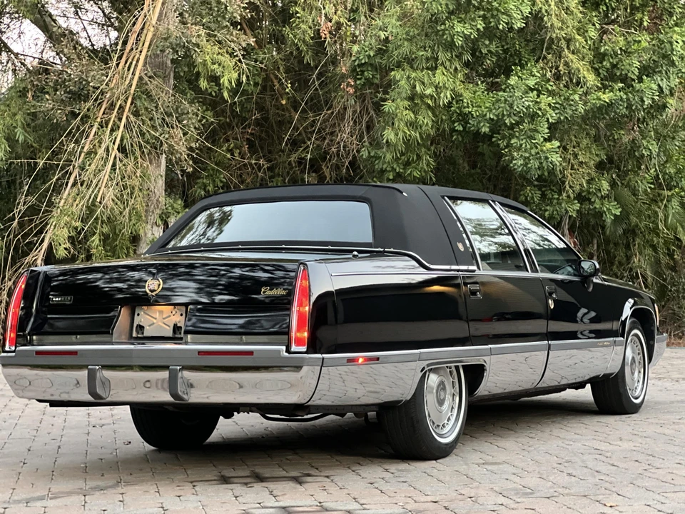 1993 Cadillac Fleetwood - Image 17 of 31
