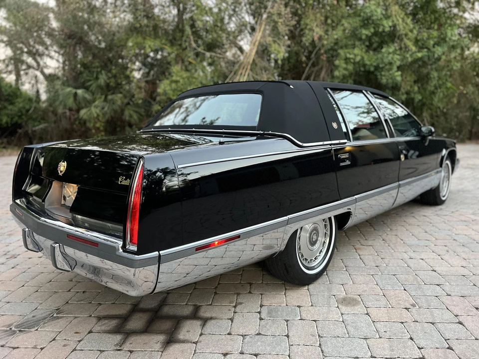1993 Cadillac Fleetwood - Image 18 of 31