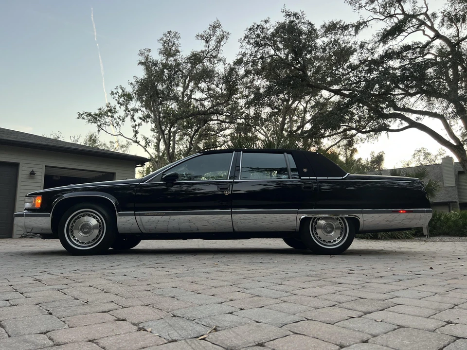 1993 Cadillac Fleetwood - Image 10 of 31