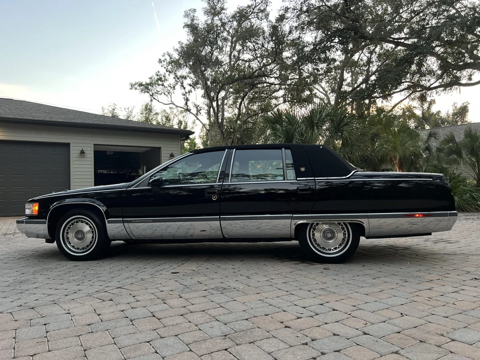 1993 Cadillac Fleetwood - Image 10 of 31