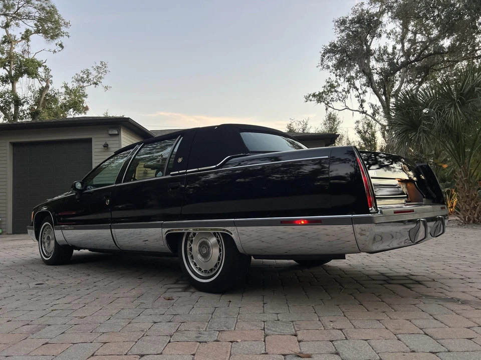 1993 Cadillac Fleetwood - Image 14 of 31