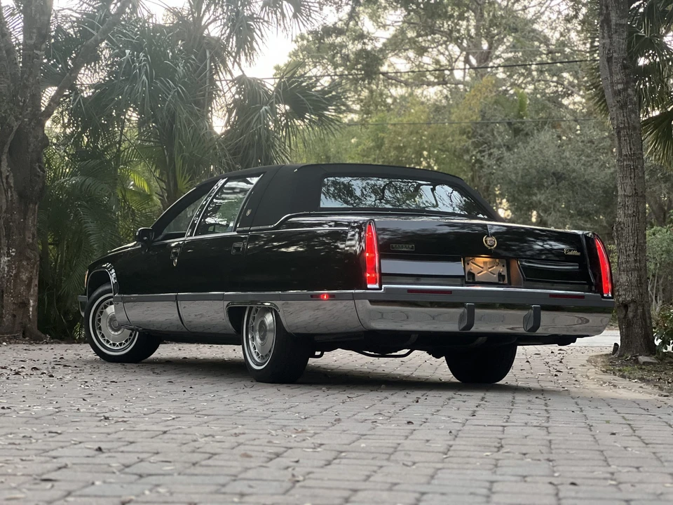 1993 Cadillac Fleetwood - Image 15 of 31