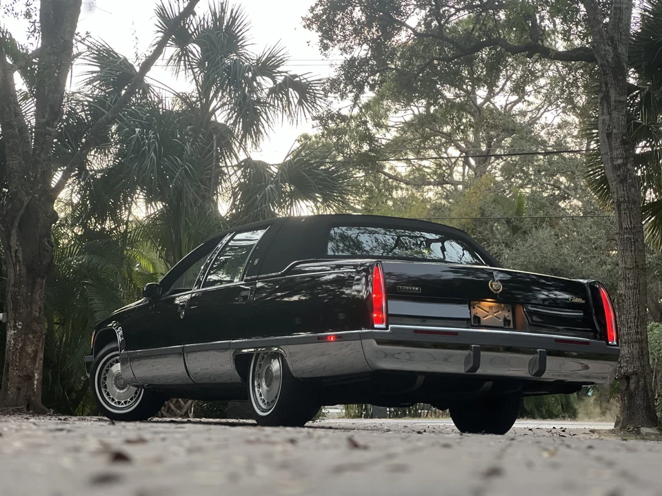 1993 Cadillac Fleetwood - Image 16 of 31