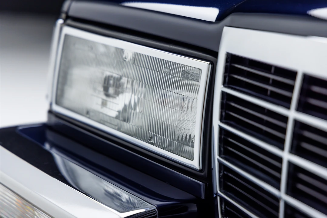 1993 Cadillac DeVille 7th Gen - Image 11 of 31
