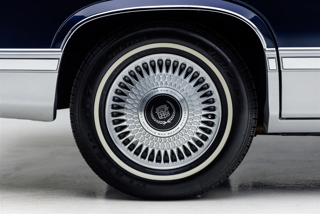 1993 Cadillac DeVille 7th Gen - Image 26 of 31
