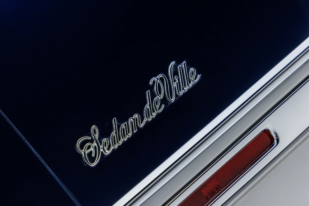 1993 Cadillac DeVille 7th Gen - Image 20 of 31