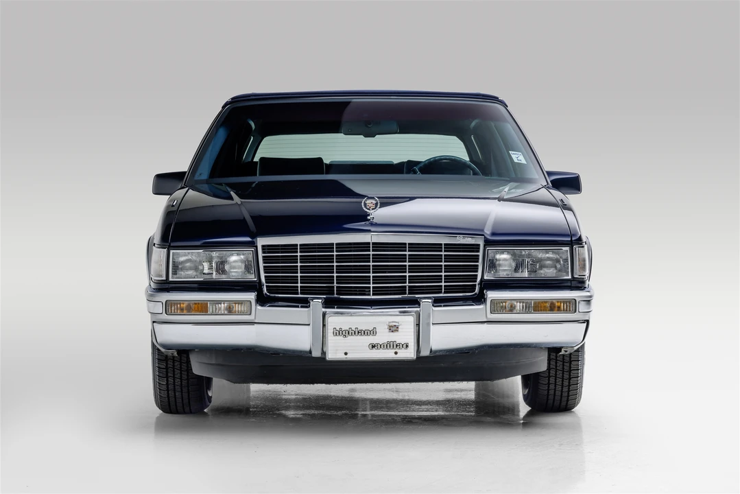 1993 Cadillac DeVille 7th Gen - Image 4 of 31